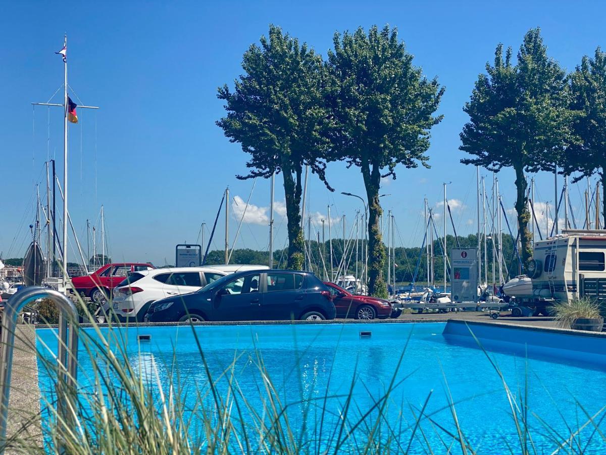 Hotel Hausboot Mit Traumlage In Luebeck-Travemuende Exteriér fotografie